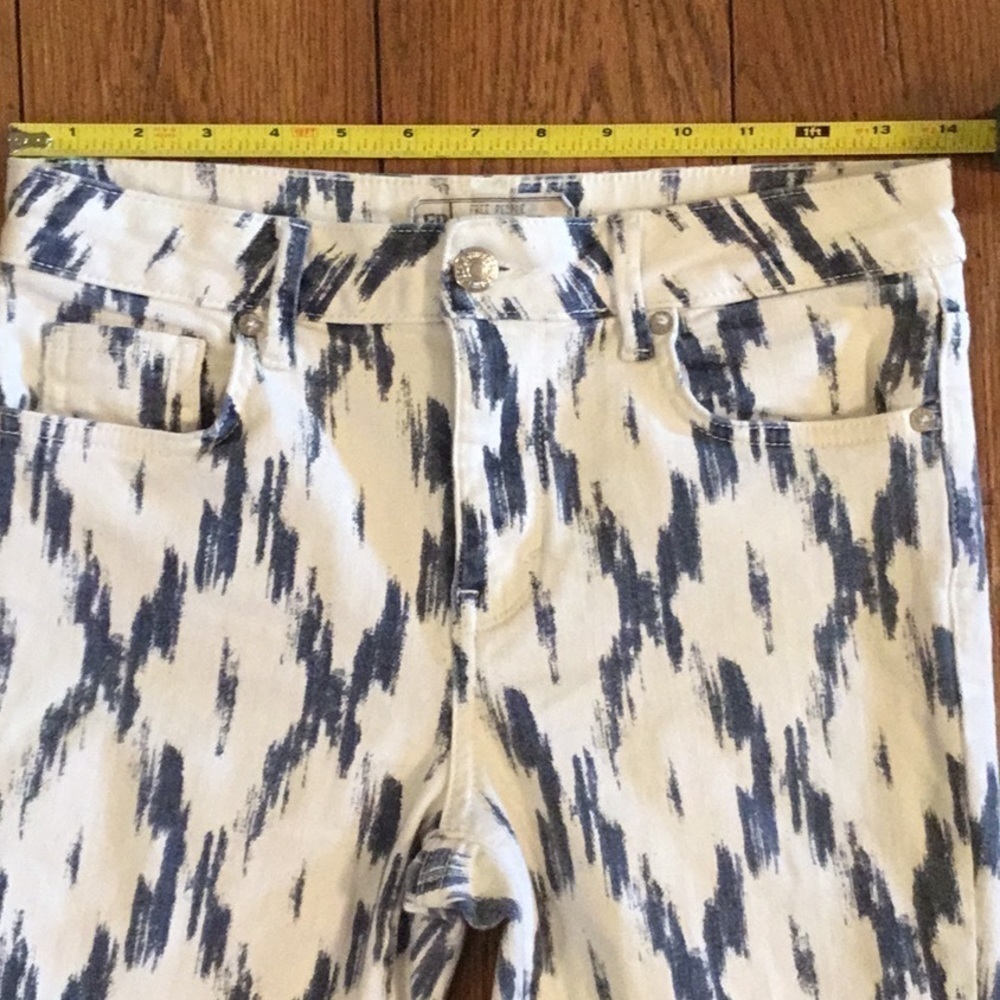 Free People Indigo Skies Cropped Jeans with stretch. Women’s size 26. Inseam 27” - Picture 10 of 16